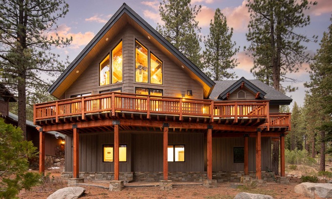 Truckee Cabin | Coyote Moon by AvantStay | Cabin W/Sauna | Mins from DT Truckee & NorthStar