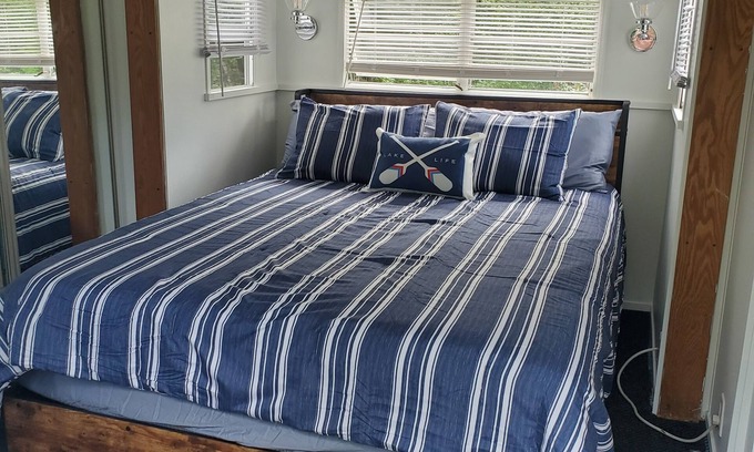 Alexandria House | Cozy 1-bdrm Glamping Trailer set in the woods of tranquil Alexandria - AC, WiFi