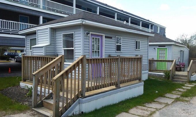 Old Orchard Beach Cottage | Cozy 1 Bedroom Cabin