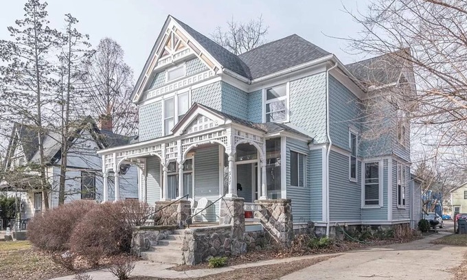 Ypsilanti Apartment | Cozy 1-bedroom apartment with WiFi, AC in charming Ypsilanti.