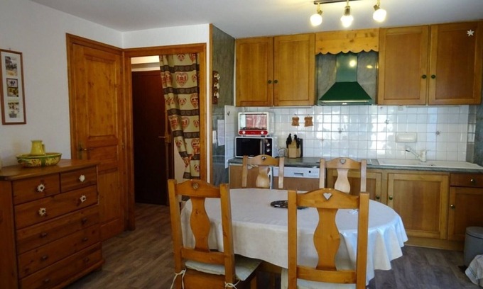 Les Gets Apartment | Cozy 1-Bedroom Apartment for 4 - South-Facing Terrace - 300m to Shops in Les Gets