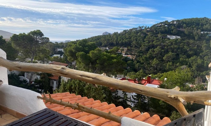 Cala Vadella Apartment | Cozy 1-bedroom apartment in tranquil IB with AC, WiFi