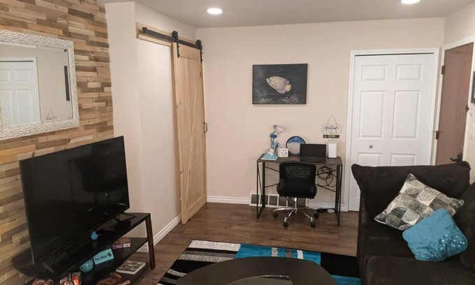 Anchorville Apartment | Cozy 1 Bedroom Apartment- Shelby Twp - Apt 1