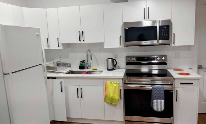 West Edmonton Apartment | Cozy 1-bedroom Bmt aptnIn Stillwater-Estate Side entrance, free parking,WiFi, AC