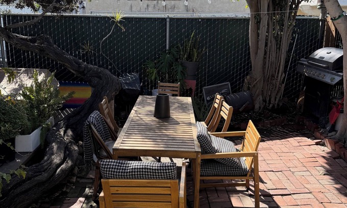 Hermosa Beach Cottage | Cozy 1-bedroom cottage in Hermosa Beach with WiFi