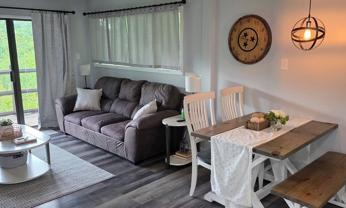 Sevierville Condo | Cozy 1-bedroom condo in charming English Mountain-Great View!