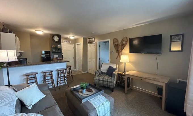 Hancock Condo | Cozy 1-bedroom condo at ski resort with WiFi, fitness room, pool & hottub