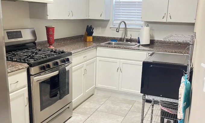 Tulsa Condo | Cozy 1-bedroom condo in lovely Tulsa with AC, WiFi