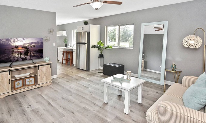Biggar Condo | Cozy 1-bedroom condo with AC in Fort Myers. Private Lanai. Onsite W/D.