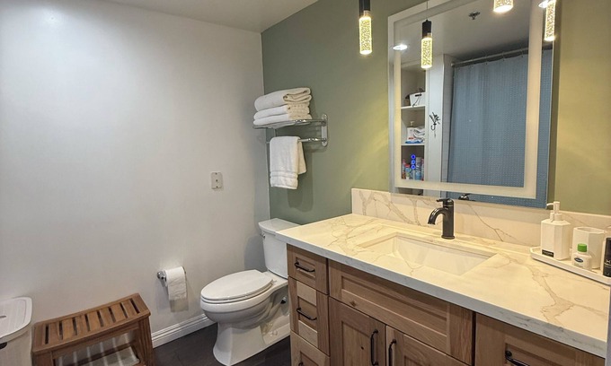 Lake Las Vegas Condo | Cozy 1-bedroom condo in tranquil Henderson with fitness room, AC