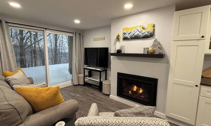 Central Vermont- Killington Condo | Cozy 1-bedroom condo in the heart of Killington with mountain views