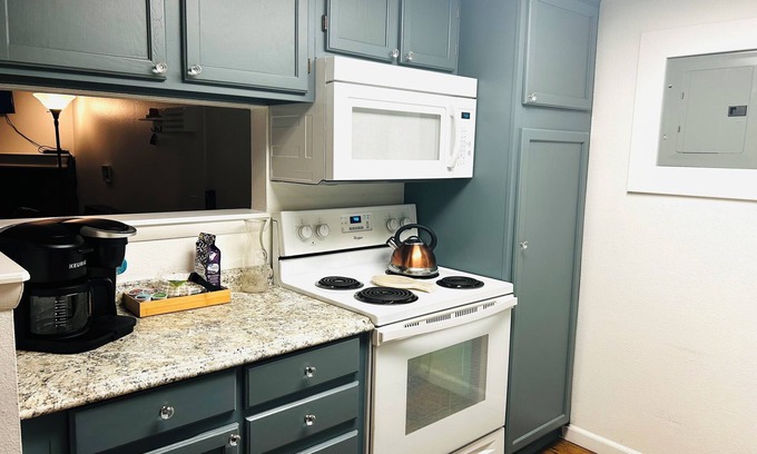 Aurora Apartment | Cozy 1-bedroom with AC and WiFi in charming Aurora