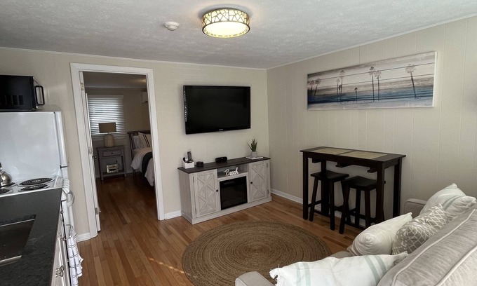 Old Orchard Beach Condo | Cozy 1 BR Condo Steps From The Beach