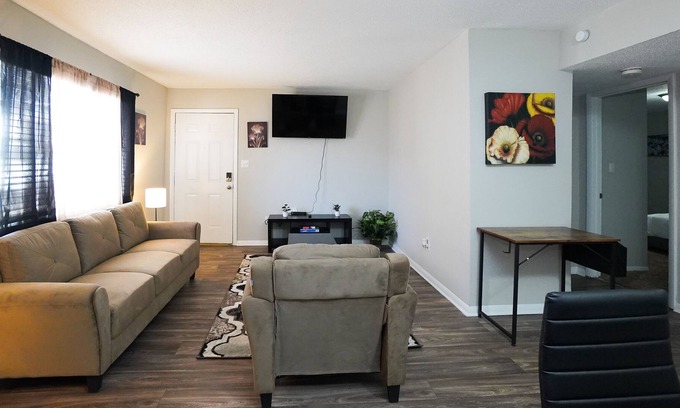 Glen Iris Apartment | Cozy 1BD Workspace/8mins->UAB/Close to 5 hospitals