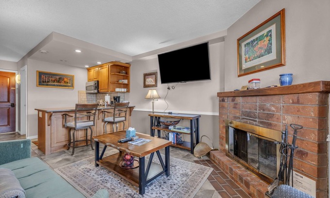 North Park City Condo | Cozy 1BDR w/Views - Free Parking, Near Bus Stop!