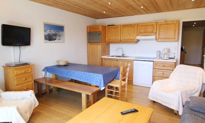 Jeux Apartment | Cozy 1BR Apartment for 6 with Balcony, Parking, and Ski-In/Ski-Out Access - L'Alpe d'Huez