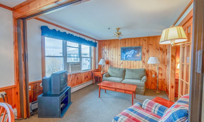 Jackman Cabin | Cozy 1BR Lodge – Fall & Winter Retreat in Jackman