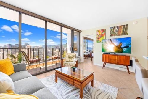Waikiki Apartment | Cozy 1BR Ocean View Condo, Near Beach with Parking