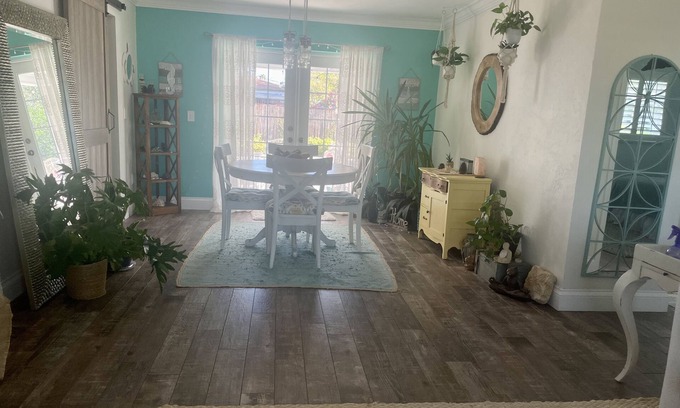 Central Naples House | Cozy 2/1 Pool Home Shared Kitchen with PRIVACY
