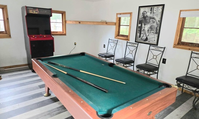 Oscoda Cabin | Cozy 2 BDRM Cabin in Oscoda, MI. Sleeps 6. Minutes from Lake Huron #4