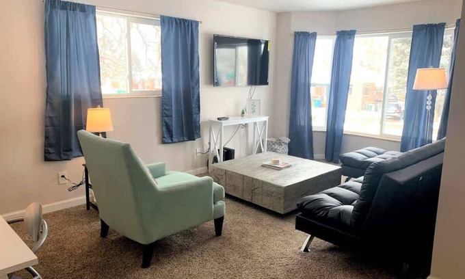 Berkley House | Cozy 2-Bed Upper Unit with King Beds & Smart TVs, easy access to Red Rocks/Mnts.