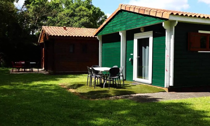 Vouneuil-sur-Vienne Ski Chalet | Cozy 2-bedroom chalet sleeps 6
