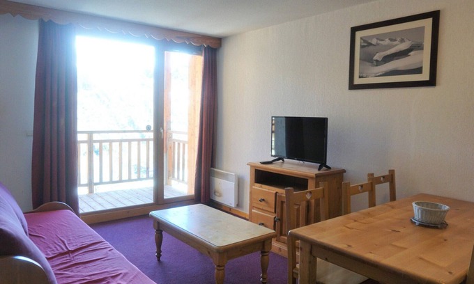 Orcieres-Merlette Apartment | Cozy 2-Bedroom Apartment for 6 in Orcières with Balcony, Parking, and Free Wi-Fi