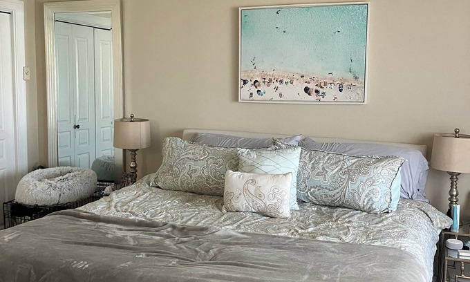 Hermosa Beach Condo | Cozy 2 Bedroom, 2.5 Bath Condo + Pool, 2 Parking Spots, Walking Distance 2 Beach