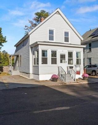 North Andover Apartment | Cozy 2-Bedroom Apartment with Summer Pool Access