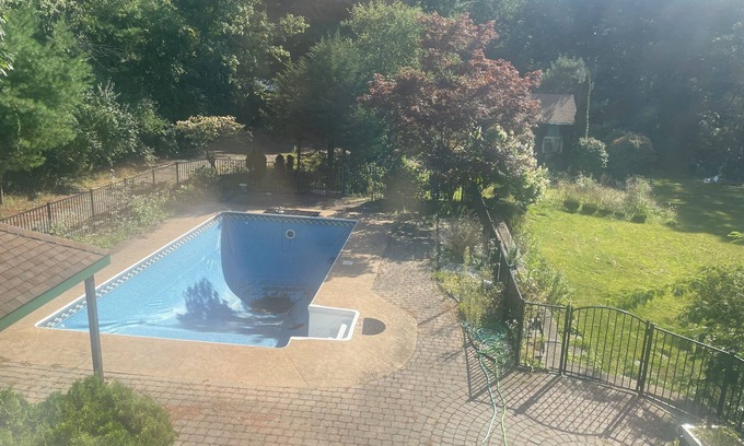 Leicester Apartment | Cozy 2-bedroom apartment in tranquil Leicester with WiFi, AC, fitness room