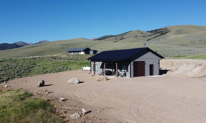 Beaverhead County Cabin | Cozy 2 bedroom cabin with loft in Polaris sleeps 6