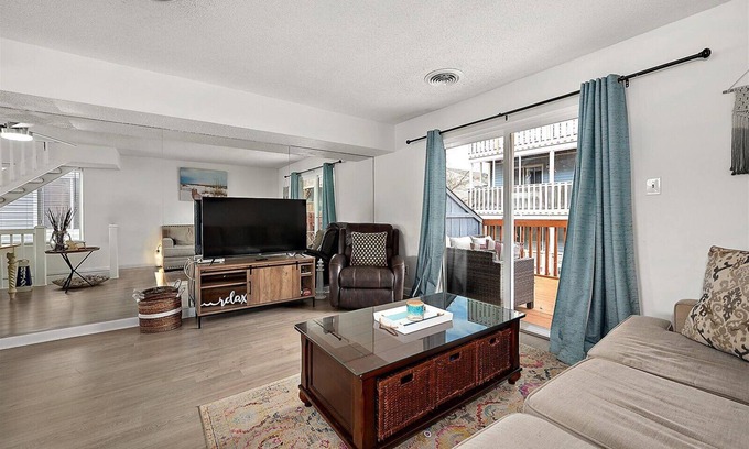 Edgewater Acres Condo | Cozy 2 Bedroom Condo at Harbor Lights