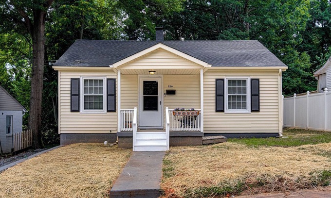 Winston - Salem House | Cozy 2-bedroom house in Winston-Salem with AC, WiFi, washer/drier, full kitchen.
