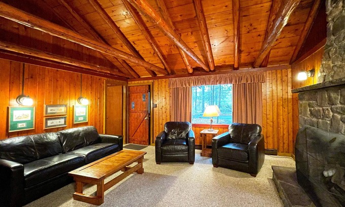 Reeders Cabin | Cozy 2 Bedroom Lake View Cabin is the perfect retreat
