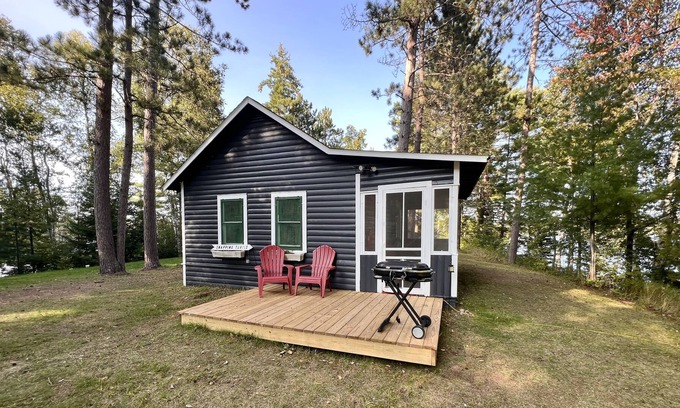 Iron County Cabin | Cozy 2 Bedroom Lakefront Cabin Turtle Point Outpost|Snapping Turtle