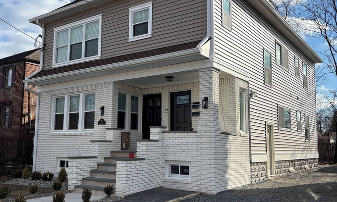 Garwood House | Cozy 2-bedroom, Newly Remodeled & Fully Furnished in Convenient Garwood. Pets OK