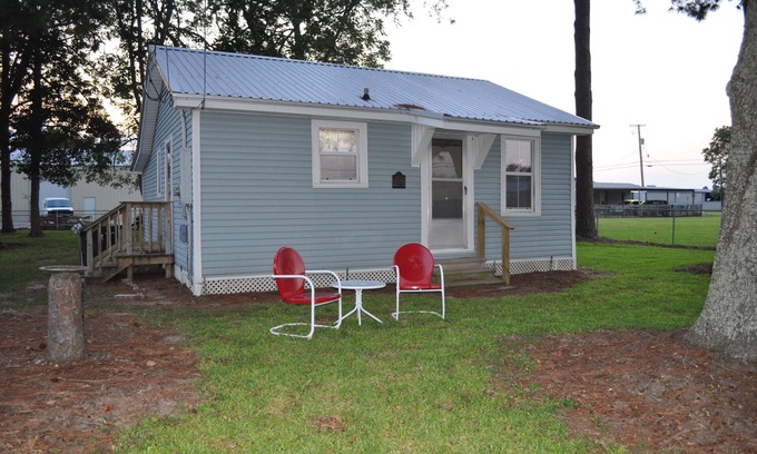 Scott House | Cozy 2 bedroom offering privacy and convenience located in the HUB of Scott, LA