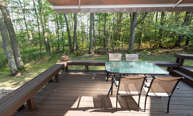 Jefferson Township House | Cozy 2-bedroom townhome in Hidden Valley, walking distance to ski lift /pools.