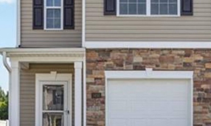 Southmont House | Cozy 2 bedroom Townhome in charming Trinity with privacy and close to Interstate