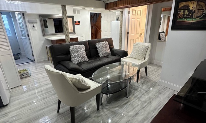 West Codman Hill - West Lower Mills House | Cozy 2 bedroom Unit in Boston.