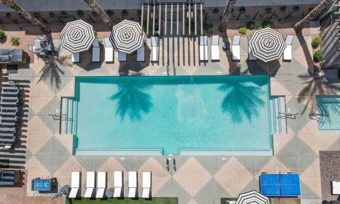 Glendale Sports and Entertainment District Condo | Cozy 2-bedroom with AC, fitness room, WiFi, by Glendale Stadium, free parking