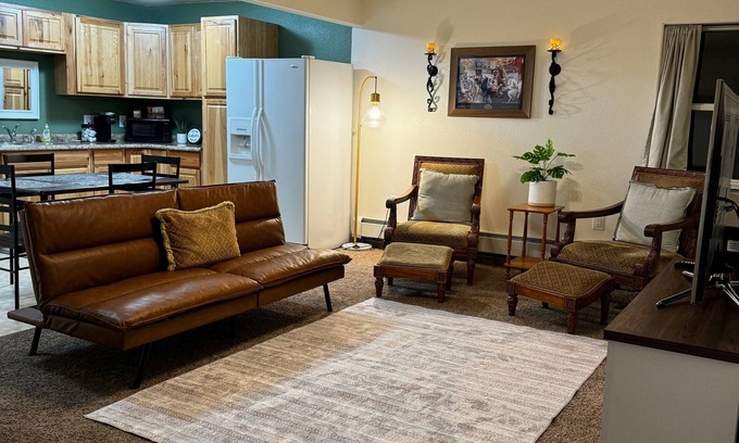 Fairbanks Apartment | Cozy 2-bedroom with WiFi, Aurora viewing, central location in Fairbanks