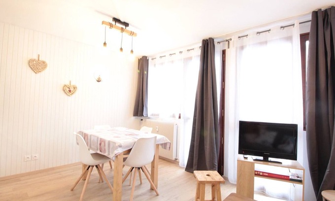 Les Carroz-d'Araches Apartment | Cozy 2-Room + Closed Mountain Area, Sleeps 5, Village Center, Near Slopes