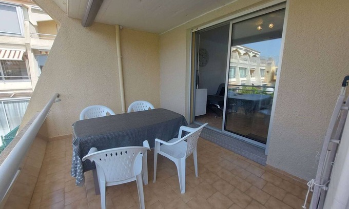 Marseillan Plage Apartment | Cozy 2-Room Apartment for 4 with Pool View, Terrace, and Private Parking