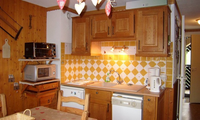 Cohennoz Apartment | Cozy 2-Room Apartment for 4 with WiFi, Balcony, Near Slopes & Shops in Crest-Voland