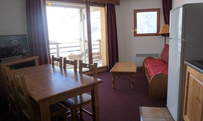 Orcieres-Merlette Apartment | Cozy 2-Room Cabin Apartment for 6 with Balcony in Prime Orcières Location