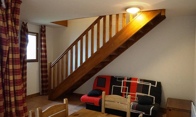 Orcieres-Merlette Apartment | Cozy 2-Room Duplex for 7, Near Slopes, with Balcony & Parking, Pet-Friendly