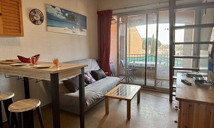 Argeles Plage Apartment | Cozy 2-Room Mezzanine Apartment for 6, Near Beach, A/C, Pool, Parking and TV