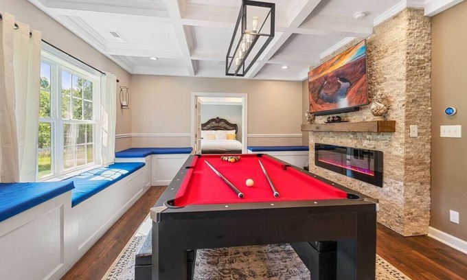 Mount Mourne Apartment | Cozy 2b/2b Spa 2 Steam Saunas Home Theater Gym