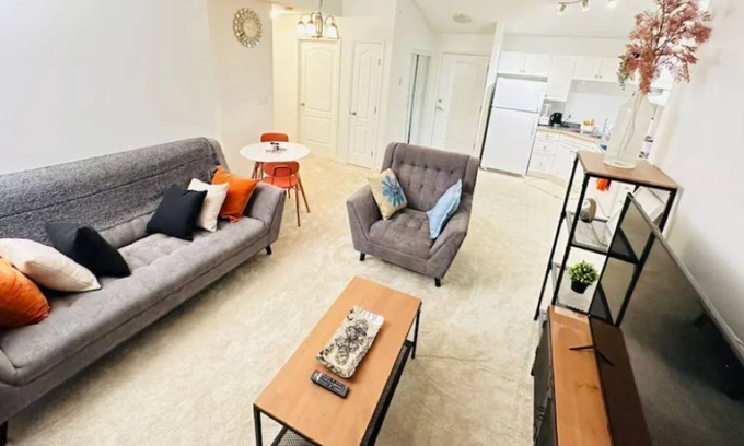 West Edmonton Apartment | Cozy 2Bed 2Bath. 4 mins 2 WEM.